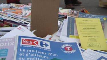 Des prospectus d'enseignes de grande distribution - Image d'illustration
