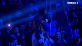 Glory 64 - Cédric Doumbé célèbre trop vite... puis met son adversaire K.O.