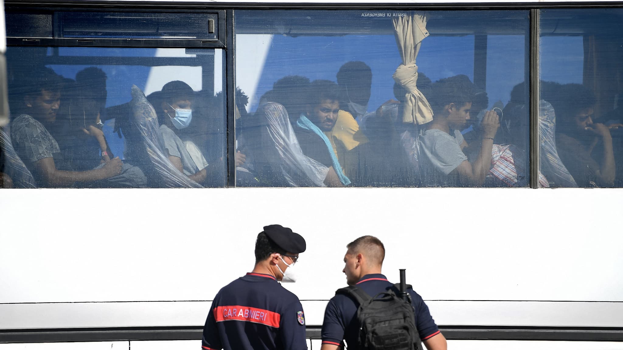 Scontro mortale tra un autobus che trasportava migranti provenienti da Lampedusa e un mezzo pesante