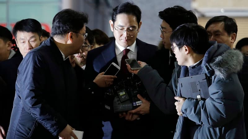 Les enquêteurs sud-coréens qui ont auditionné l'héritier de Samsung réclament son arrestation. 