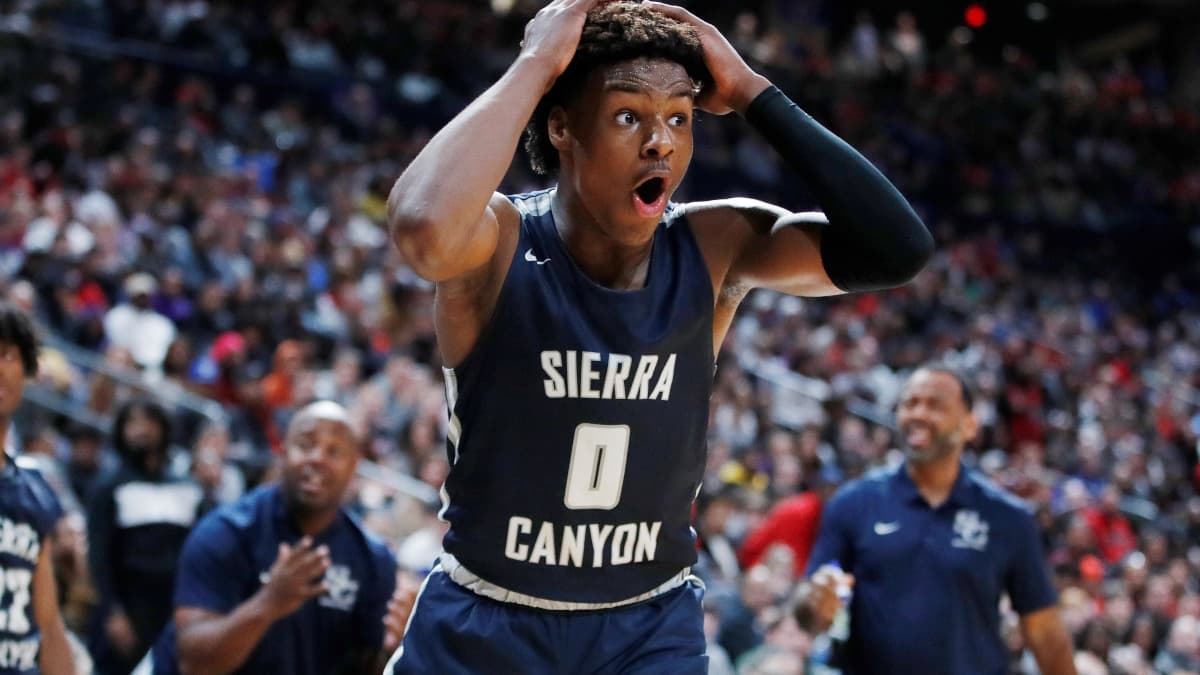 Bronny James réagit à une décision arbitrale lors d'un match de Sierra Canyon en décembre 2019 Bronny James réagit à une décision arbitrale lors d'un match de Sierra Canyon en décembre 2019