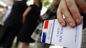 Un mois après la victoire de François Hollande à l'élection présidentielle, 46 millions de Français sont de nouveau appelés aux urnes dimanche pour le premier tour d'un scrutin législatif lourd d'enjeux mais qui ne les passionne guère, les sondages prédis