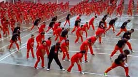 Les prisonniers de Cebu aux Philippines ont repris la chanson de PSY, Gangnam Style.