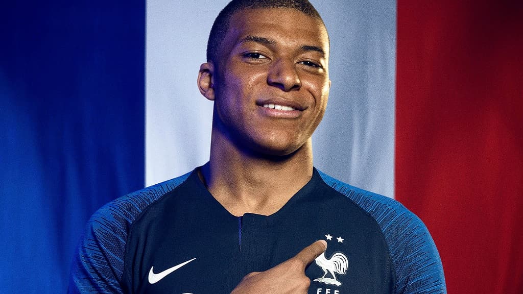 Le nouveau maillot Nike des Bleus avec 2 étoiles Le nouveau maillot Nike des Bleus avec 2 étoiles