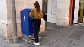 À Nice, les habitants déplorent le manque de poubelles en centre-ville. 