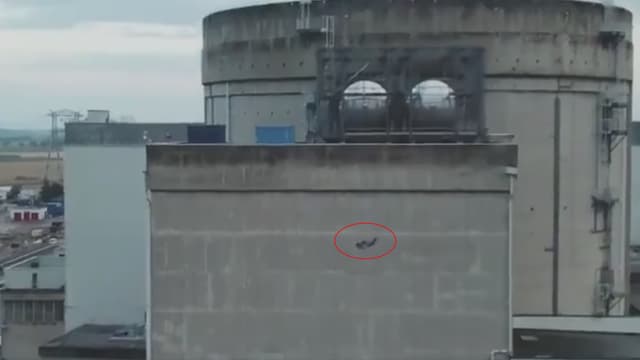 Greenpeace a publié des vidéos de son action sur les réseaux sociaux.