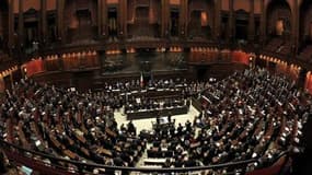 Après le Sénat vendredi, la chambre des députés italienne a adopté samedi en fin d'après-midi la loi de stabilité financière, étape qui ouvre la voie à une démission de Silvio Berlusconi et à la formation d'un nouveau gouvernement. /Photo prise le 12 nove