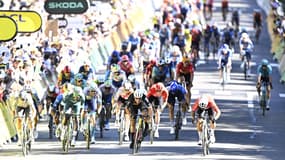 L'arrivée au sprint lors de la 6e étape du Tour de France le 4 juillet 2024