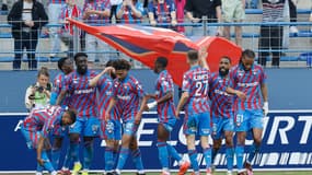 Les joueurs du SM Caen dans la dernière ligne droite de la saison de Ligue 2, 5 avril 2025