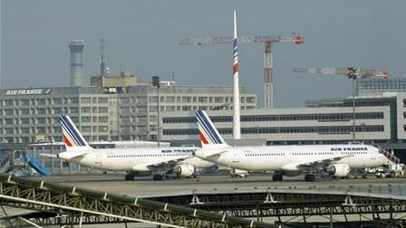 Deux des trois syndicats représentatifs des hôtesses et stewards d'Air France (l'Unsa-PNC et le SNPNC-FO) ont maintenu mercredi leur préavis de grève du 29 octobre au 2 novembre sur l'ensemble du réseau aérien. L'Unac, premier syndicat des personnels navi