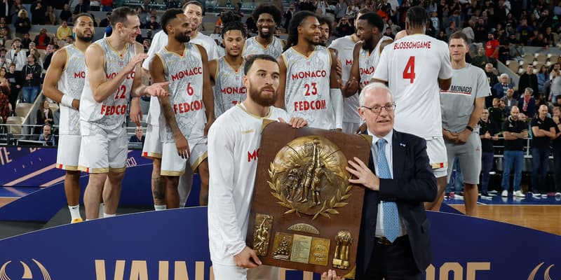Philippe Ausseur et Mika James lors du sacre de Monaco à la Supercoupe de basket - le 21/09/2025