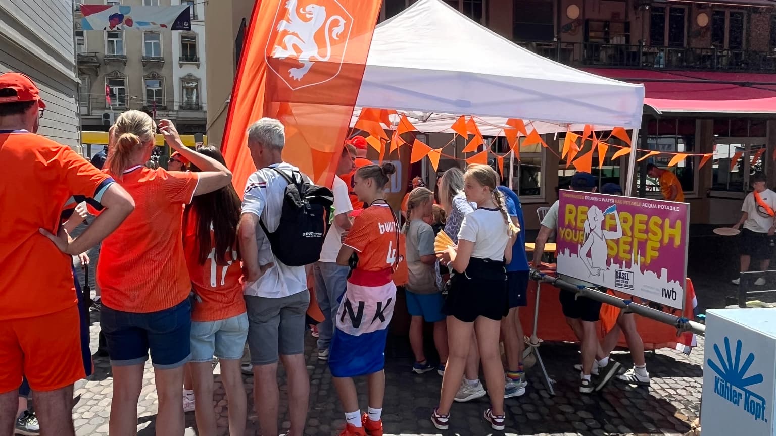 Les supporters des Pays-bas arrivent à Bâle. © Anthony Rech Les supporters des Pays-bas arrivent à Bâle. © Anthony Rech
