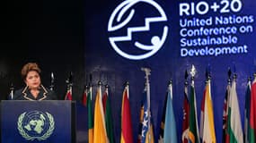 La présidente brésilienne Dilma Rousseff lors de la cérémonie de clôture du sommet de Rio+20. Près de 100 chefs d'Etat et de gouvernement ont participé pendant trois jours à la Conférence des Nations unies sur le développement durable, qui n'a pas permis