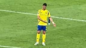 Cristiano Ronaldo rumine après la défaite d'Al-Nassr contre Kawasaki (2-3, Ligue des champions asiatique), le 30 avril 2025