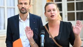 La présidente du groupe LFI à l'Assemblée nationale Mathilde Panot (d) et le député LFI Manuel Bompard sur le perron de l'hôtel Matignon à Paris, le 15 septembre 2023