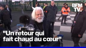 Le militant écologiste Paul Watson accueilli par des sympathisants à l'aéroport Roissy-Charles-de-Gaulle 
