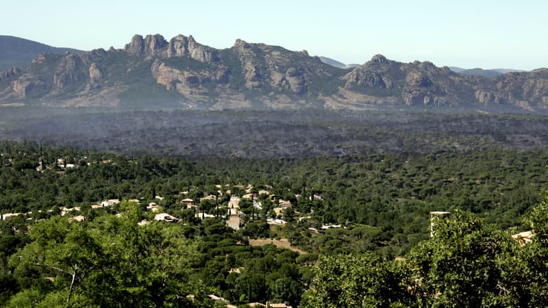 Le massif de l'Esterel.