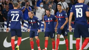 La joie de l'attaquant français Antoine Griezmann  (2e g), après avoir ouvert le score face à la Finlande, lors des qualifications pour le Mondial-2022 au Qatar, le 7 septembre 2021 au Groupama Stadium à Décines-Charpieu, près de Lyon