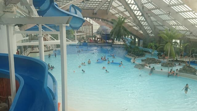 La fillette de 5 ans s'est noyée dans la piscine à vagues de l'Aquaboulevard, à Paris.