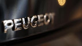 PSA Peugeot Citroën veut allonger le temps de travail dans son usine de Mulhouse (Haut-Rhin) pour produire le nouveau Peugeot 2008, un projet que la CGT considère comme un test du futur plan de flexibilité que le constructeur automobile prépare pour tous
