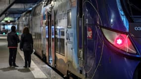 Un train TER de la SNCF à la gare Montparnasse, le 2 janvier 2020 à Paris