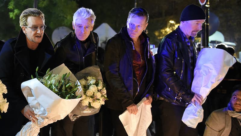 U2 se recueille devant le Bataclan après les attentats le 14 novembre 2015