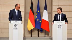 Emmanuel Macron et le chancelier allemand Friedrich Merz tiennent une conférence de presse au palais présidentiel de l'Élysée à Paris, le 7 mai 2025.