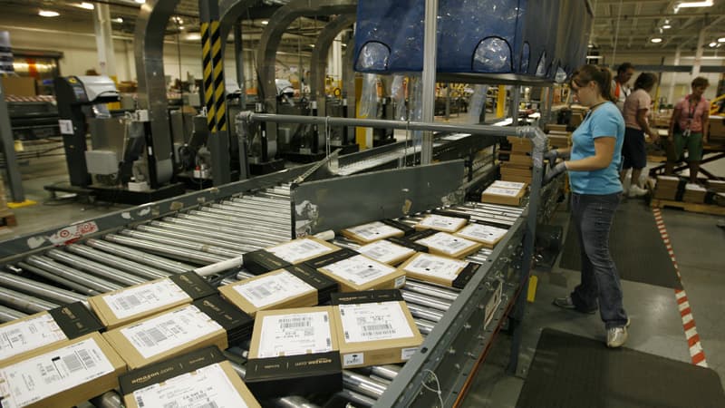 Préparation de commandes dans un entrepôt Amazon aux Etats-Unis