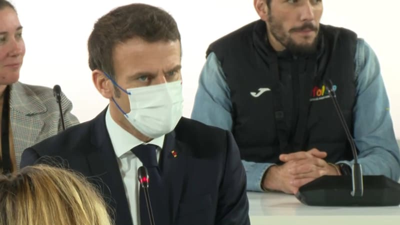 Covid-19: Emmanuel Macron remet un masque au nom de la 