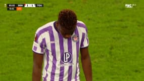 Christian Mawissa expulsé lors du barrage aller de Ligue Europa entre Toulouse et le Benfica Lisbonne, le 15/02/2024