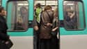 Des usagers de la RATP dans un métro bondé (illustration)