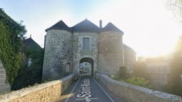 La porte Saint-Nicolas à Ervy-le-Châtel, dans l'Aube.