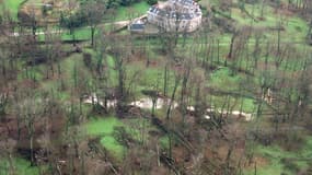 Le parc du château de Versailles ravagé après le passage de la tempête Lothar, le 28 décembre 1999.