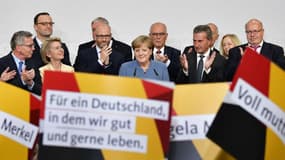 La CDU-CSU menée par Angela Merkel remporte les élections législatives allemandes le 24 septembre 2017