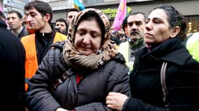 Des manifestants kurdes réunis à Paris pour dénoncer le meurtre de trois femmes de leur communauté, le 10 janvier 2013