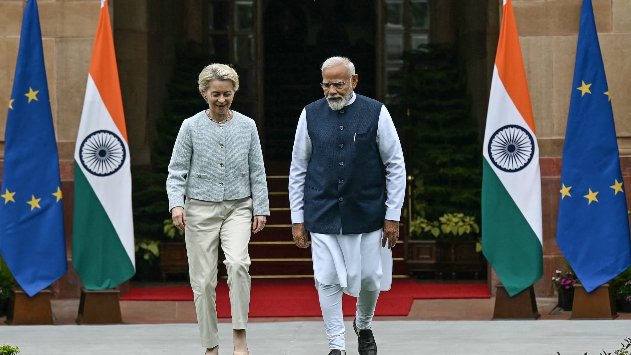 LE TRAITÉ AVEC LE MERCOSUR EST LOIN D'ÊTRE LE SEUL: L'UE A SIGNÉ UNE QUARANTAINE D'ACCORDS ET NÉGOCIE ACTUELLEMENT AVEC L'INDE, LA THAÏLANDE, LA MALAISIE OU ENCORE LES ÉMIRATS