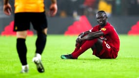 Sadio Mané à terre lors du match Wolverhampton-Liverpool, le 23 janvier 2020