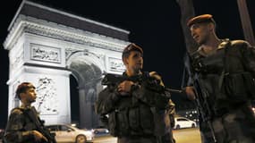 Un policier a été tué et deux autres blessés par un tireur sur les Champs-Elysées.