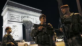 Un policier a été tué et deux autres blessés par un tireur sur les Champs-Elysées.