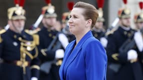 La Première ministre danoise Mette Frederiksen arrive pour un sommet informel des dirigeants européens pour discuter de la situation en Ukraine et de la sécurité européenne à Paris le 17 février 2025.