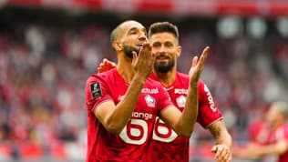 Nabil Bentaleb et Olivier Giroud après le penalty inscrit par l'Algérien lors de Lille-Toulouse, le 14 septembre 2025.