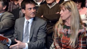 Sophie Dessus assise à côté de Manuel Valls, le 19 mars 2015.