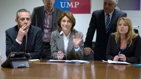 Martine Vassal, au centre, candidate UMP à la présidence des Bouches-du-Rhône, entouré de son équipe de campagne.