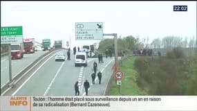 Calais: les affrontements se multiplient entre migrants et forces de l'ordre