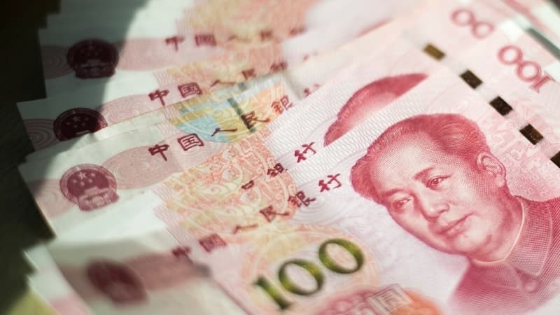 "Le taux de change est fixé par l'offre et la demande sur le marché. Parfois il baisse et parfois il monte, cela fluctue dans les deux sens", a expliqué Pékin.