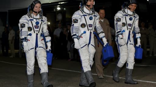 Kate Rubins, Anatoli Ivanichine et Takuya Onishi le 7 juillet 2016 à Baïkonour au Kazakhstan Kate Rubins, Anatoli Ivanichine et Takuya Onishi le 7 juillet 2016 à Baïkonour au Kazakhstan