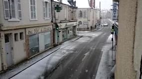 Importantes chutes de neiges à Vierzon dans le Cher. - Témoins BFMTV