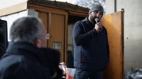 Jérôme Bayle, l'une des figures de la protestation des agriculteurs, lors du blocage de l'autoroute A64, près de Carbonne, le 22 janvier 2024.