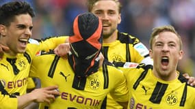 Aubameyang sous un masque de catcheur