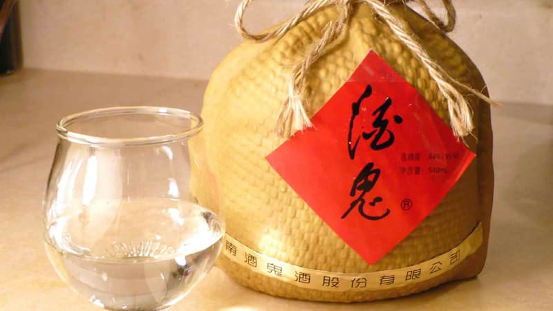 En Chine, le baijiu est une liqueur renommée, et peut dépasser un volume d'alcool de 50%